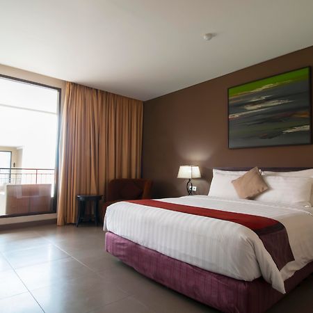 100 Sunset Kuta Hotel & Ballroom ภายนอก รูปภาพ