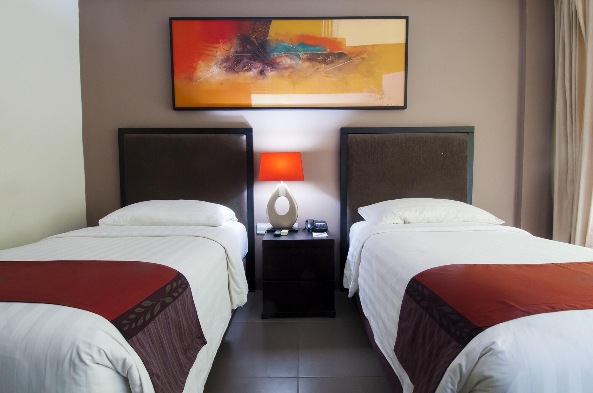 100 Sunset Kuta Hotel & Ballroom ภายนอก รูปภาพ