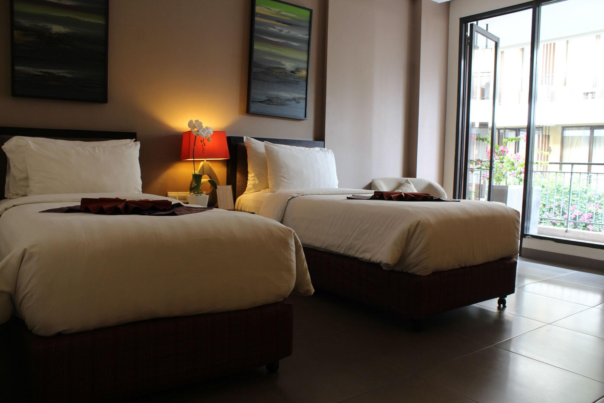 100 Sunset Kuta Hotel & Ballroom ภายนอก รูปภาพ