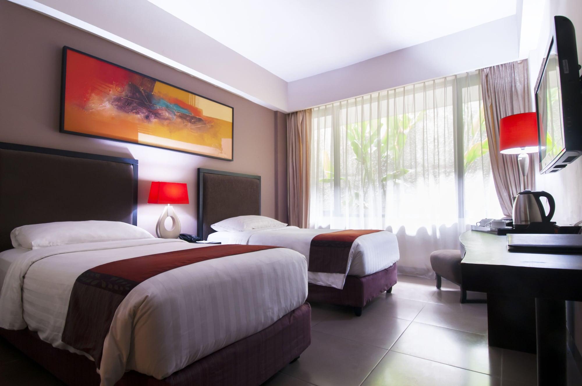 100 Sunset Kuta Hotel & Ballroom ภายนอก รูปภาพ