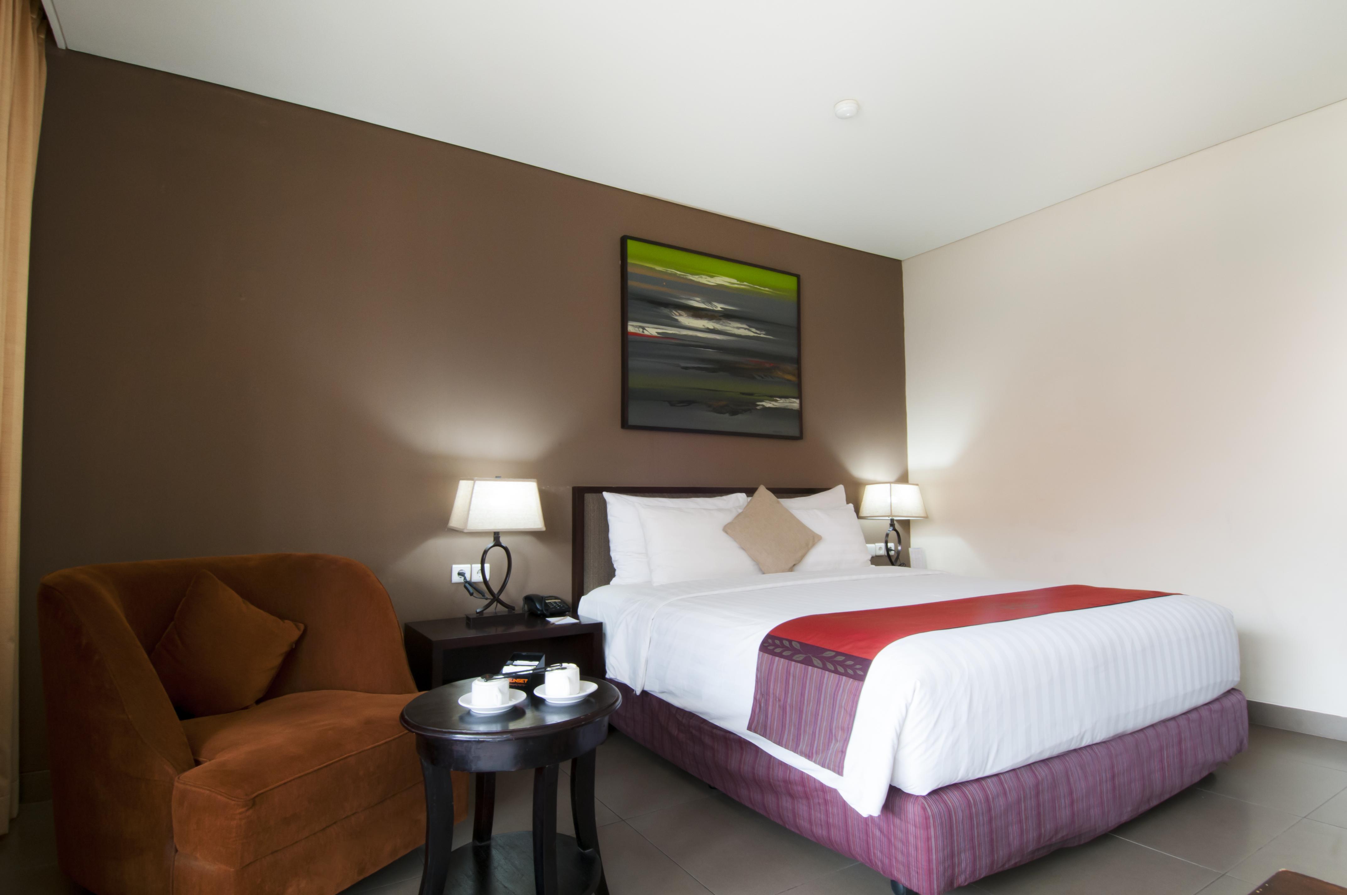 100 Sunset Kuta Hotel & Ballroom ภายนอก รูปภาพ