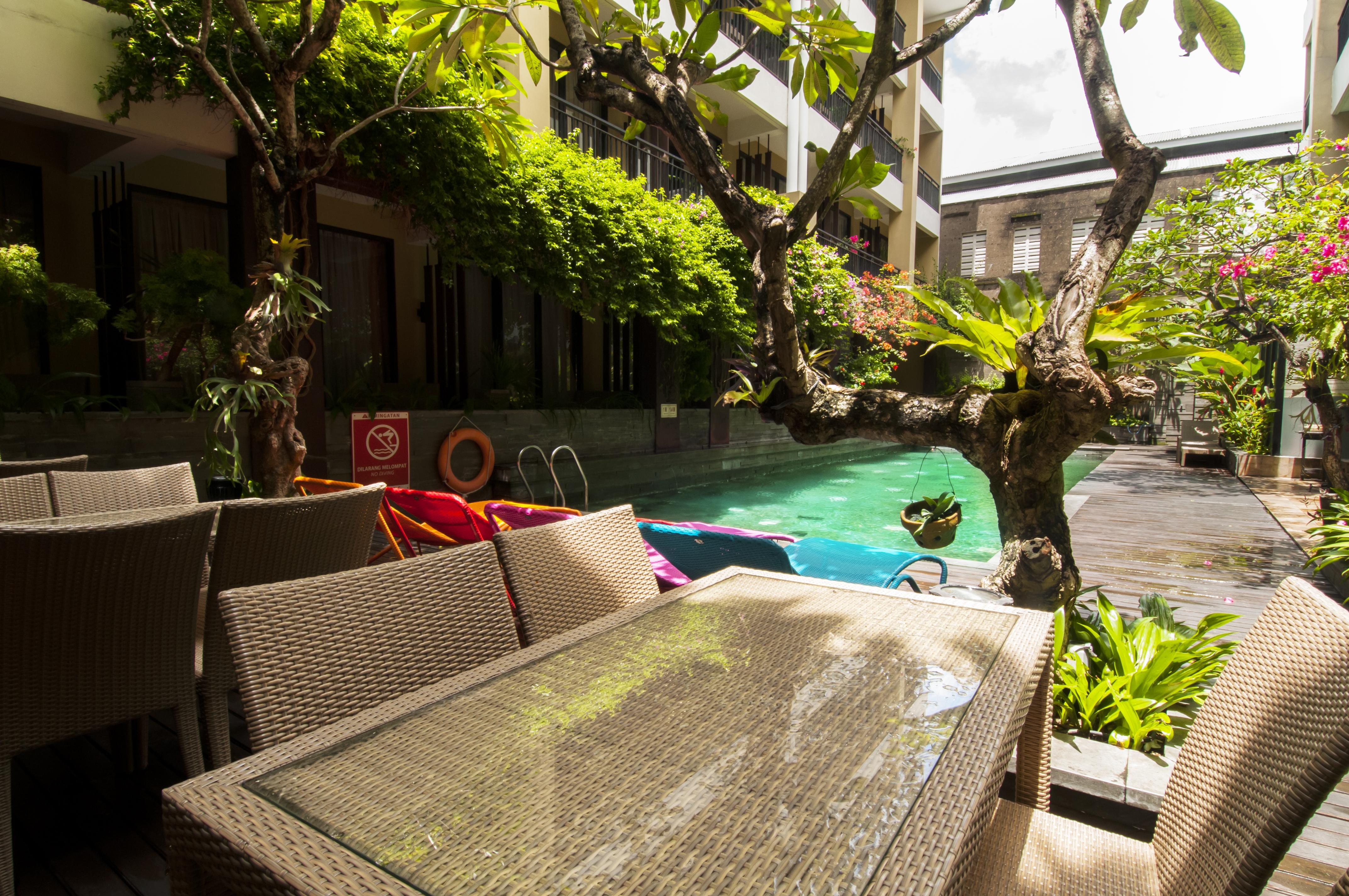 100 Sunset Kuta Hotel & Ballroom ภายนอก รูปภาพ