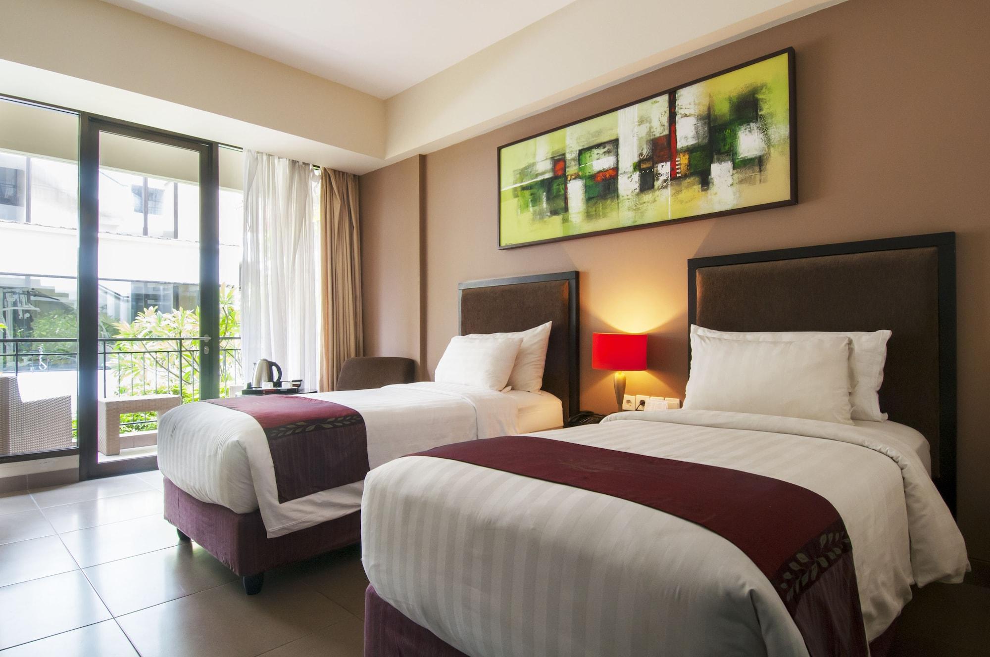 100 Sunset Kuta Hotel & Ballroom ภายนอก รูปภาพ