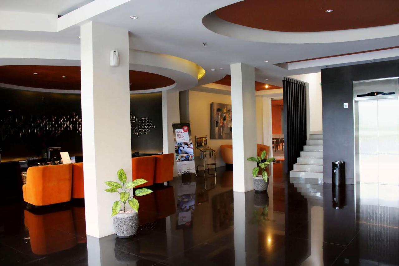 100 Sunset Kuta Hotel & Ballroom ภายนอก รูปภาพ