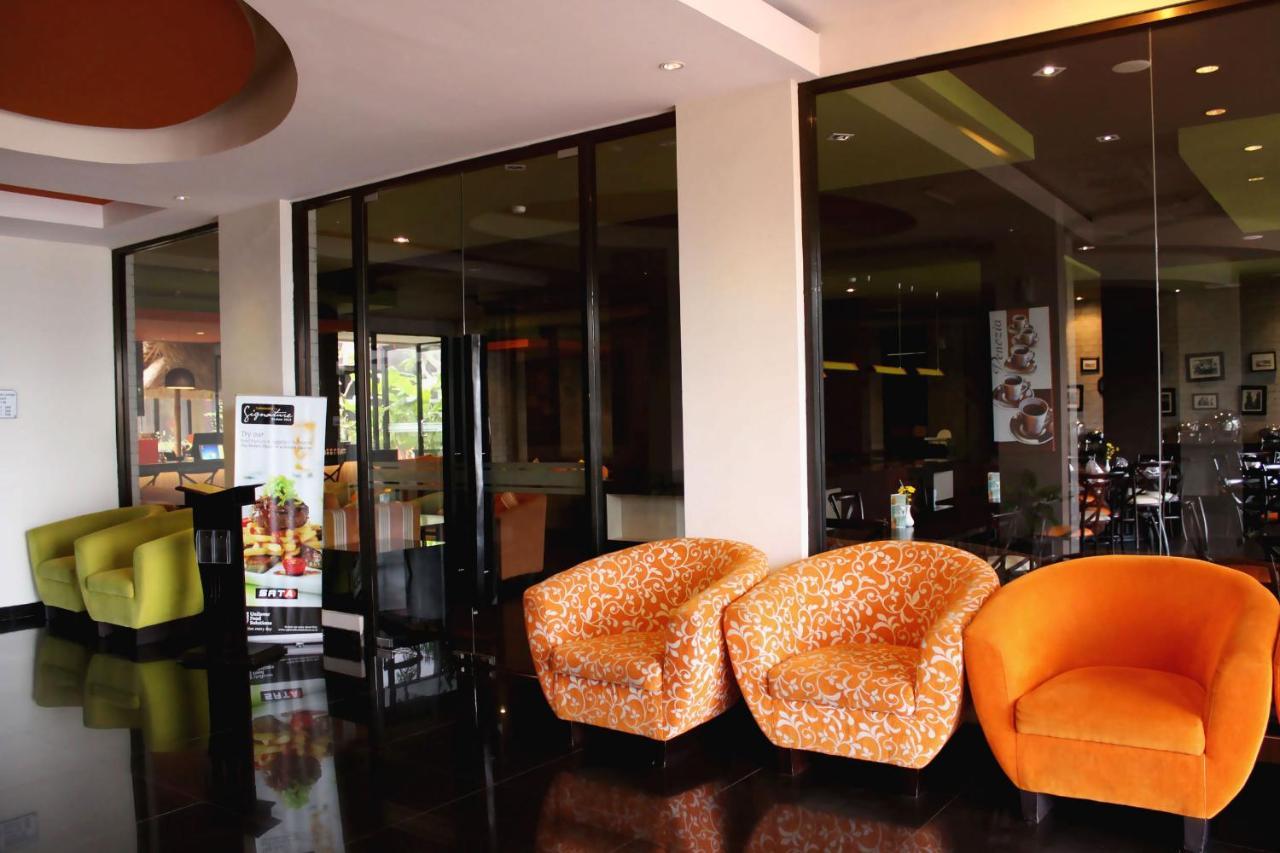 100 Sunset Kuta Hotel & Ballroom ภายนอก รูปภาพ
