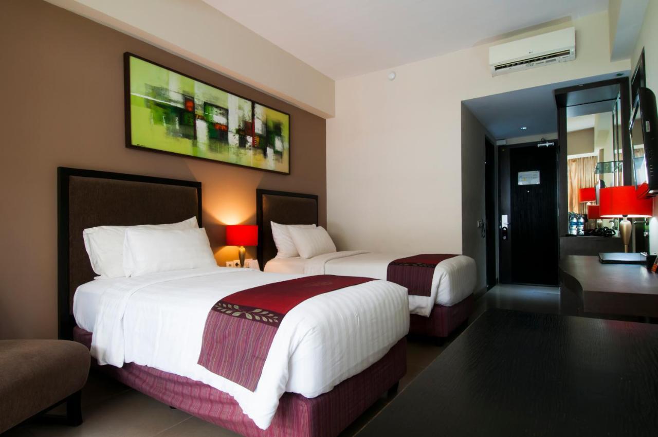 100 Sunset Kuta Hotel & Ballroom ภายนอก รูปภาพ