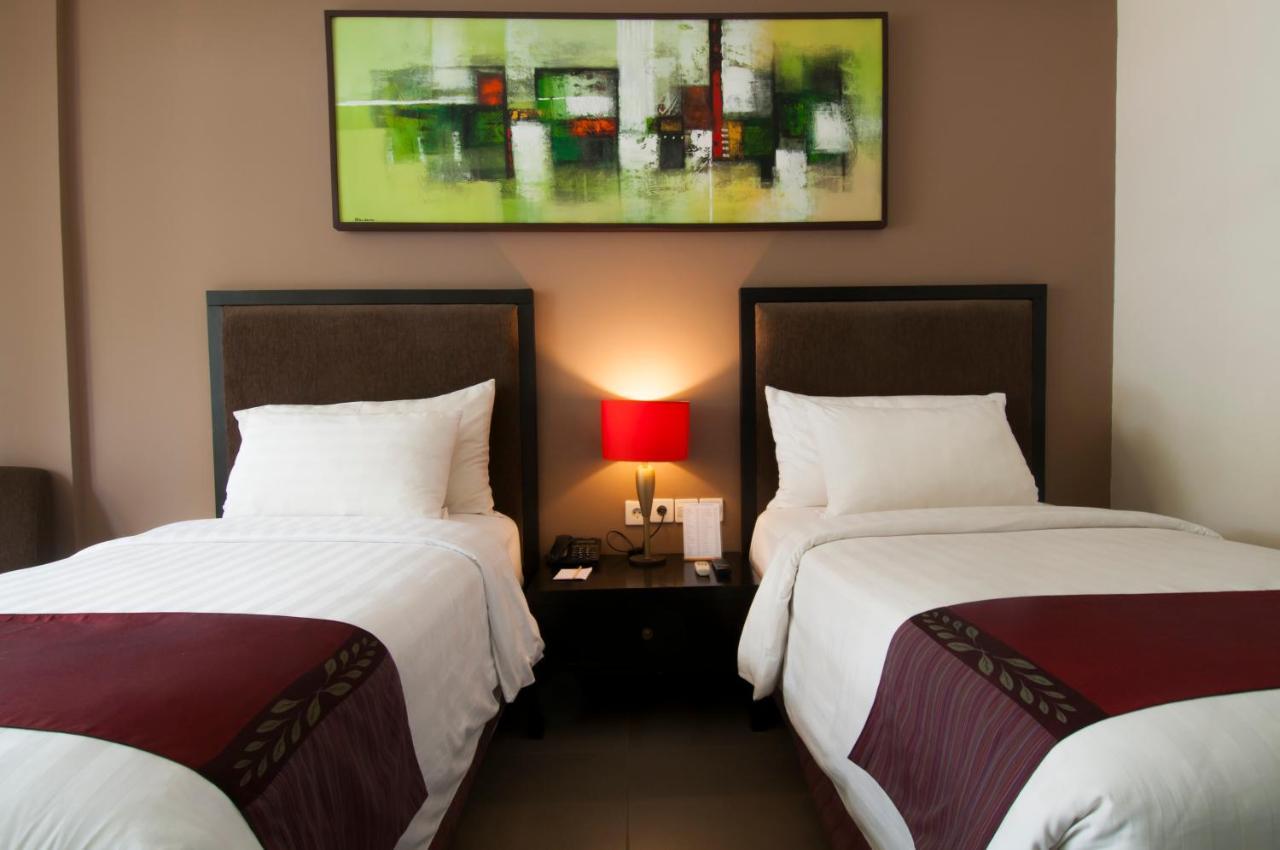 100 Sunset Kuta Hotel & Ballroom ภายนอก รูปภาพ