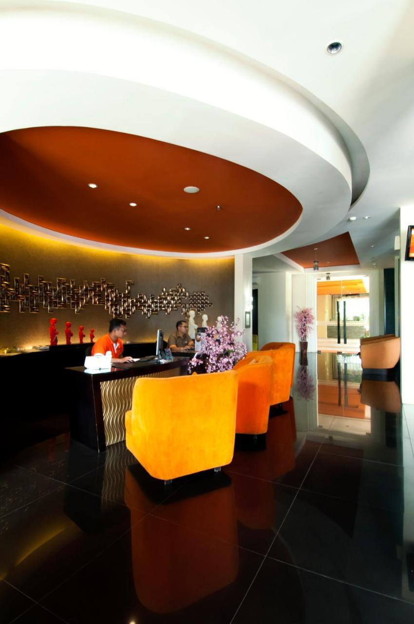 100 Sunset Kuta Hotel & Ballroom ภายนอก รูปภาพ