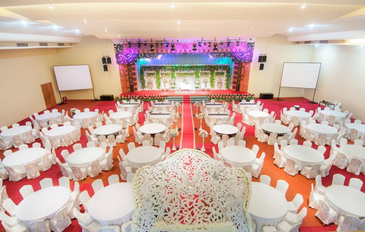 100 Sunset Kuta Hotel & Ballroom ภายนอก รูปภาพ