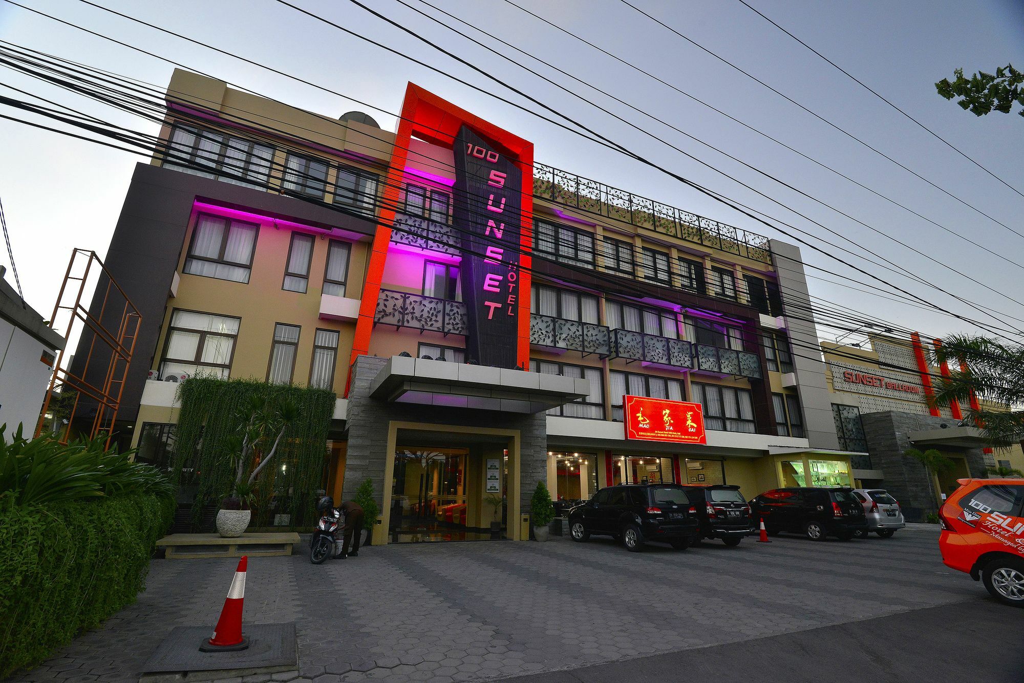 100 Sunset Kuta Hotel & Ballroom ภายนอก รูปภาพ