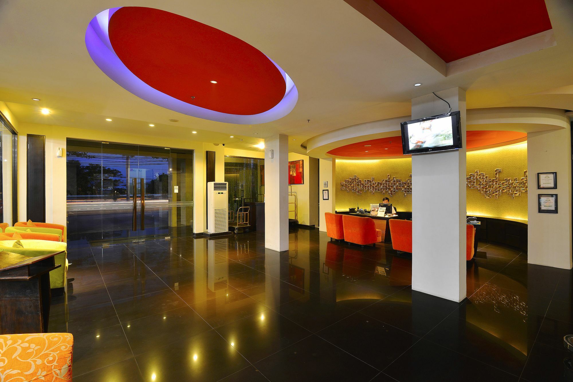 100 Sunset Kuta Hotel & Ballroom ภายนอก รูปภาพ