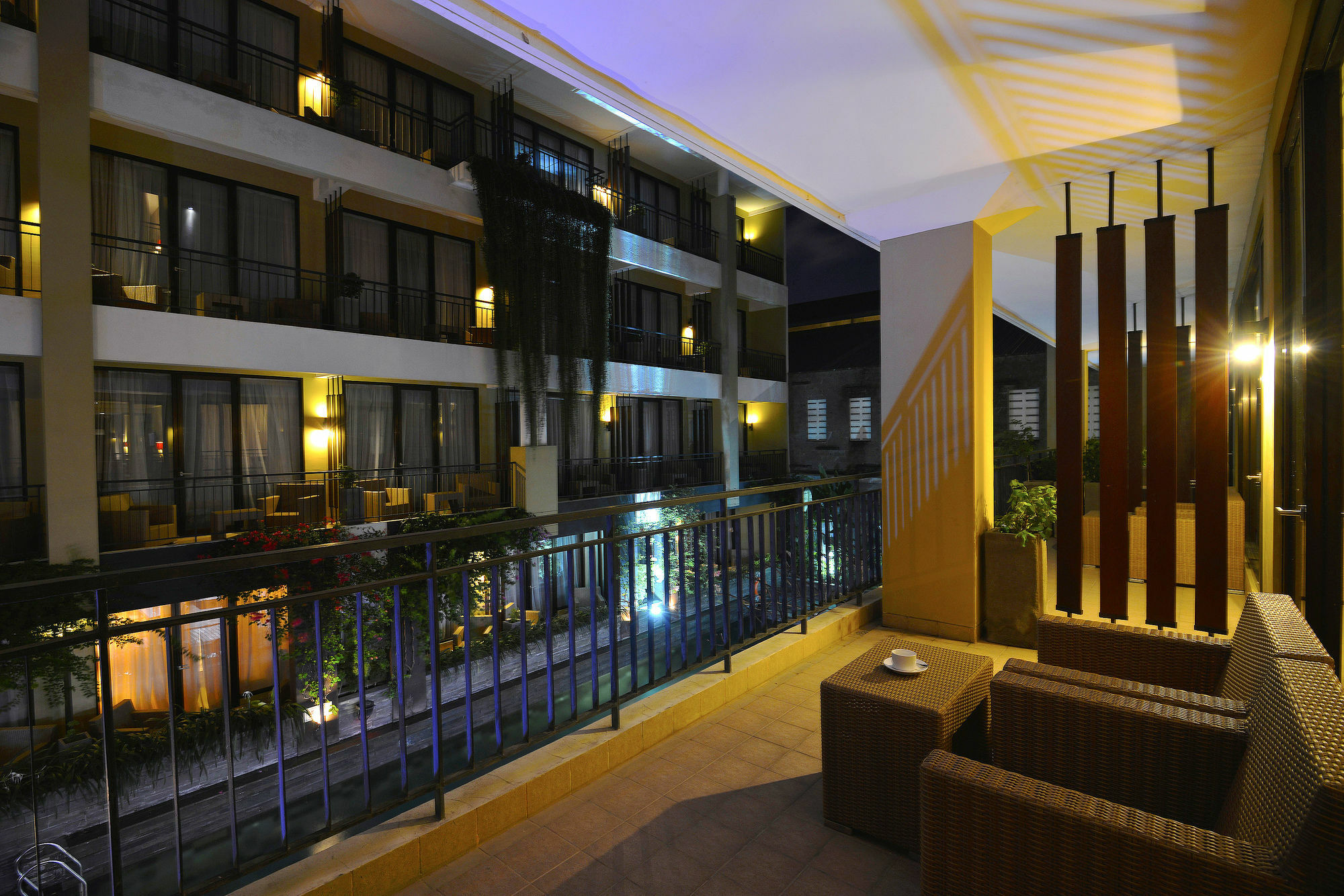 100 Sunset Kuta Hotel & Ballroom ภายนอก รูปภาพ