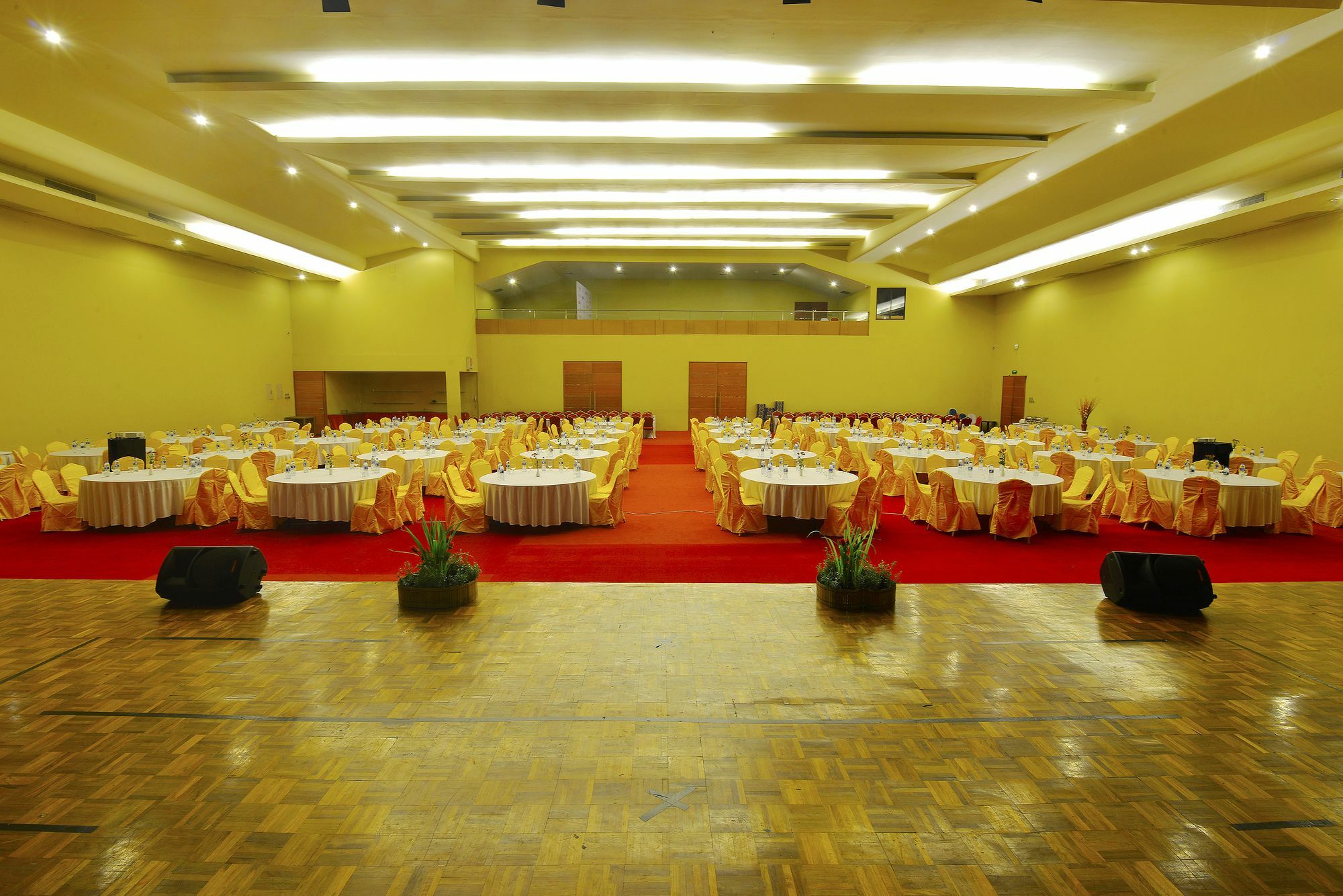 100 Sunset Kuta Hotel & Ballroom ภายนอก รูปภาพ